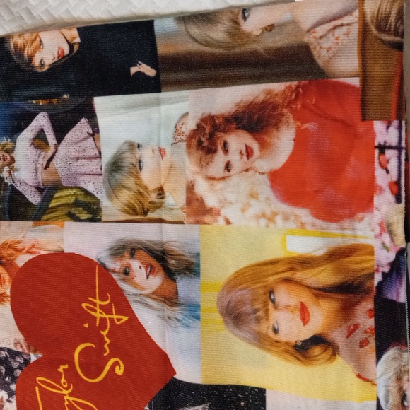 TAYLOR SWIFT Pillow Cover - Picture 4 of 5